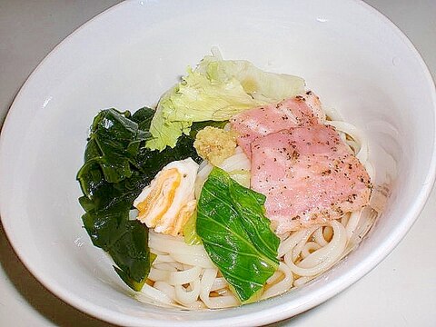 ヒンヤリのど越し生わかめ冷やしうどん